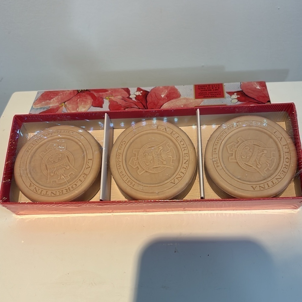 Brand new sealed La Florentina luxury soap set made in Italy vanilla/sandalwood